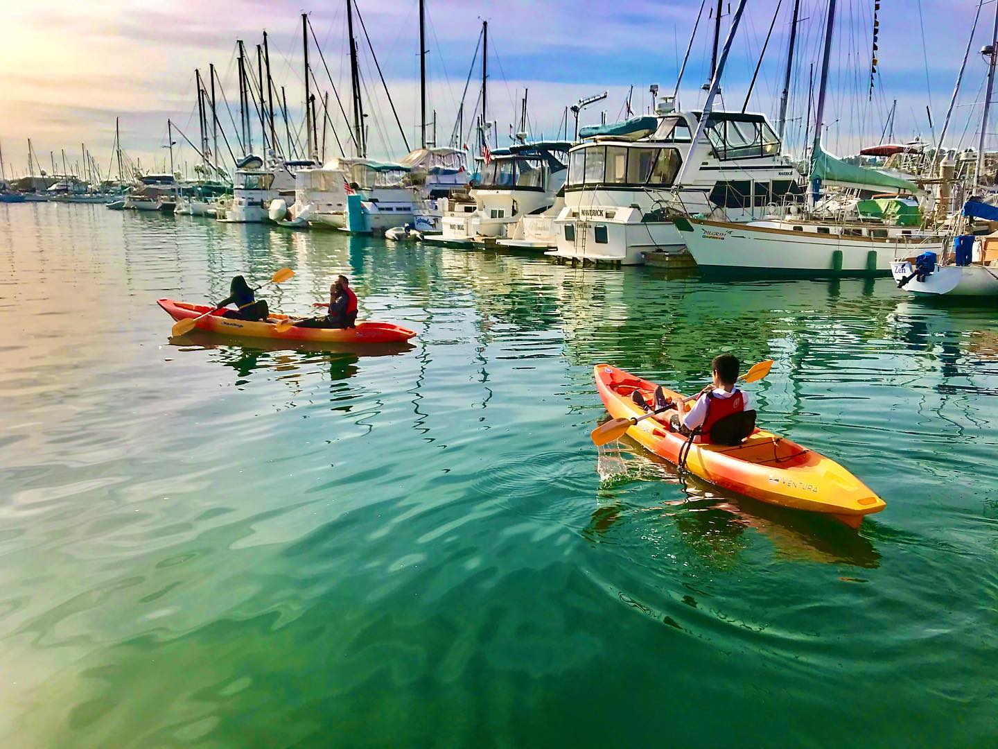 a small boat in a harbor